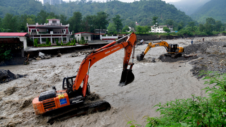 https://salarnews.in/public/uploads/images/newsimages/maannewsimage18092025_151344_Chamoli village rain.png